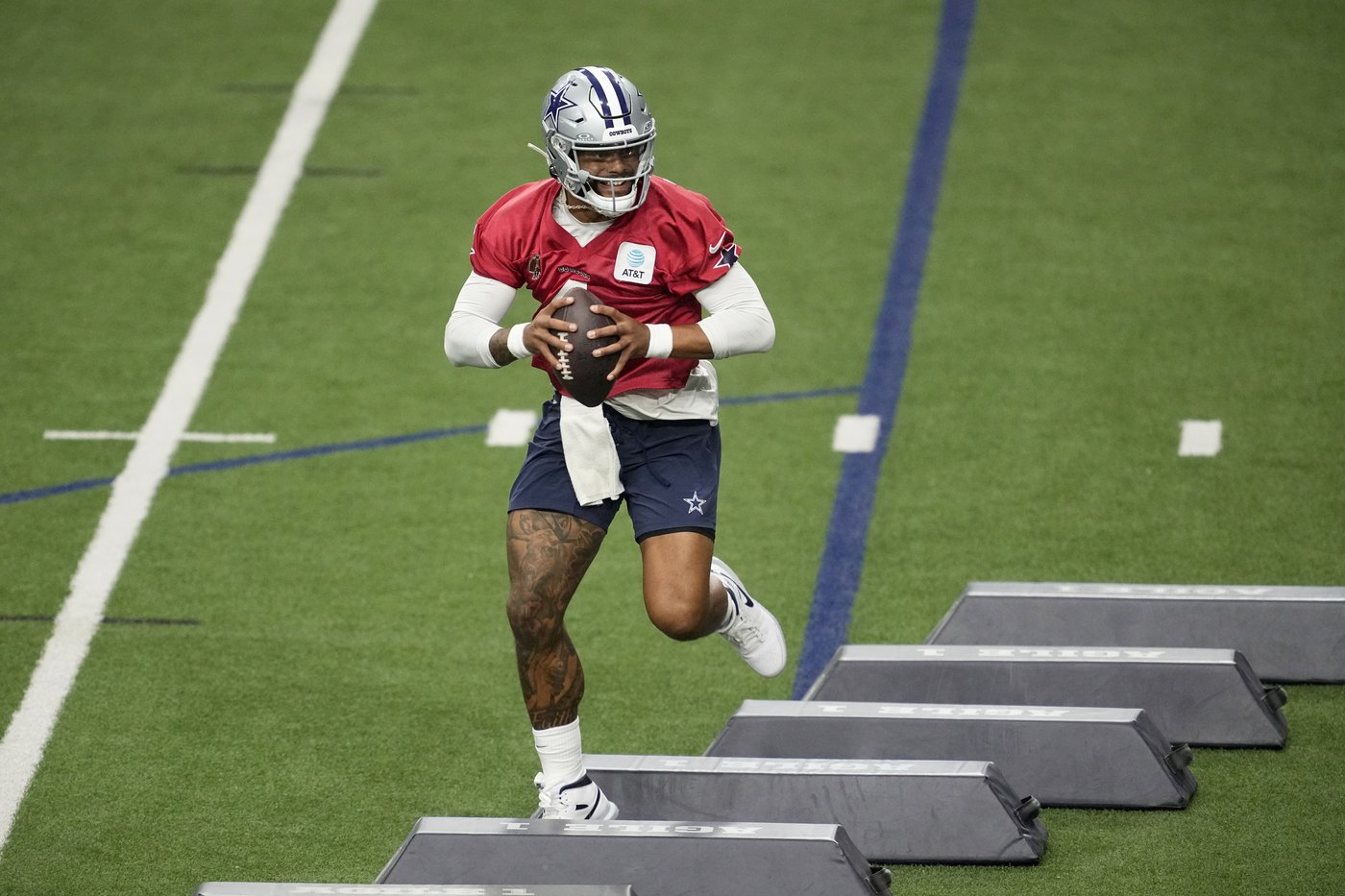 Le quart Dak Prescott signe un contrat record de quatre ans avec les Cowboys