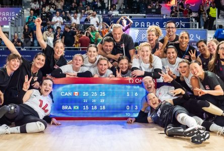 L’équipe canadienne féminine de volleyball assis gagne la médaille de bronze