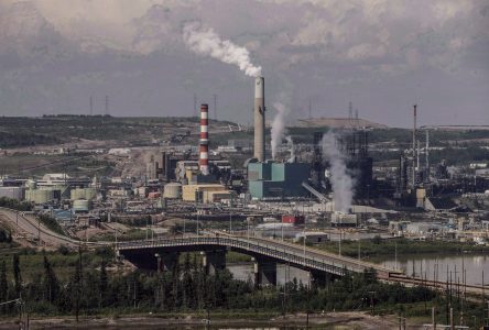 Lettre à Trudeau: des médecins demandent un plafond sur la pollution pétrolière