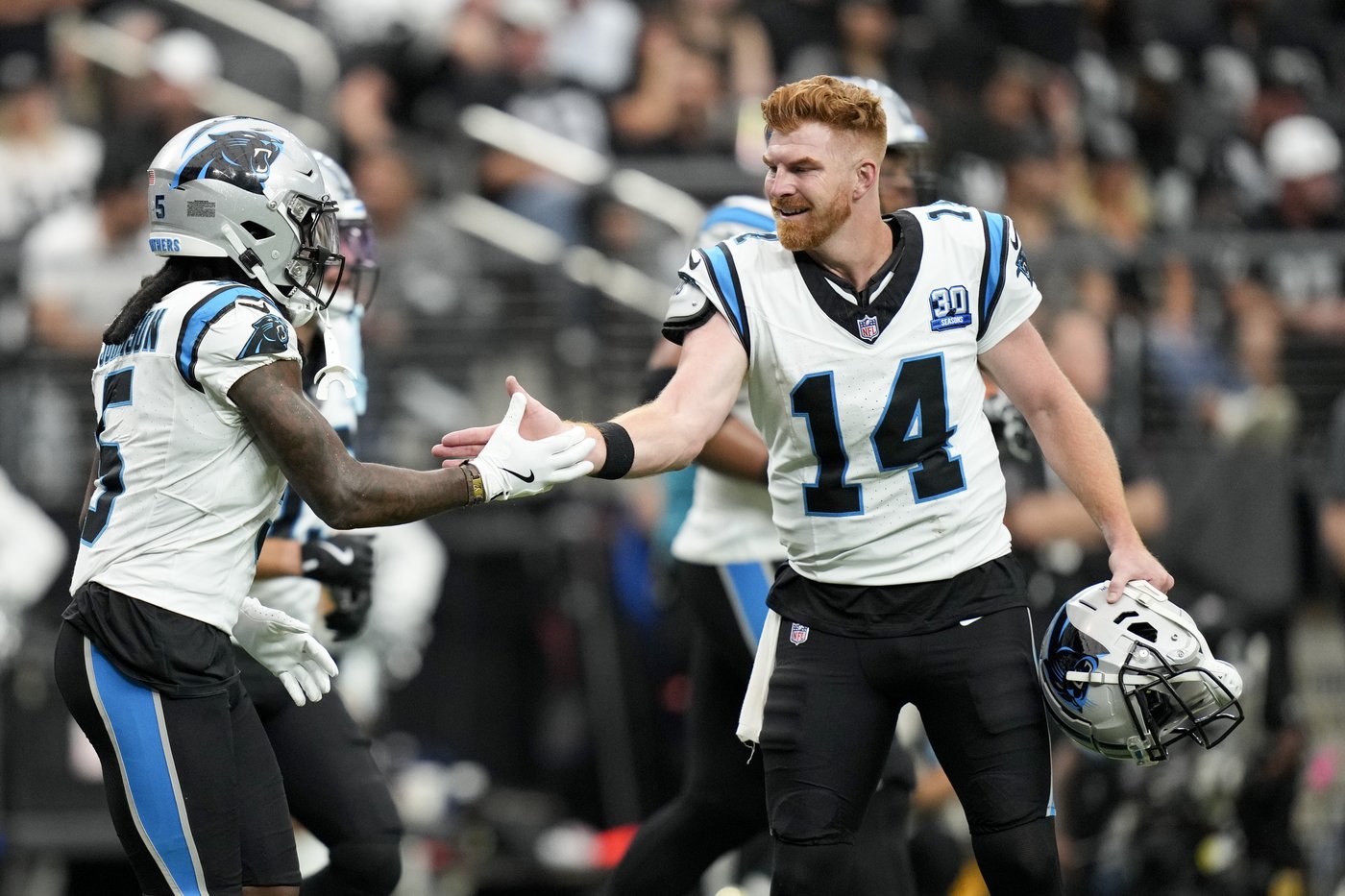 Andy Dalton énergise l’attaque des Panthers, qui battent les Raiders 36-22