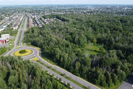 Des travaux de forage sur le site de la future école