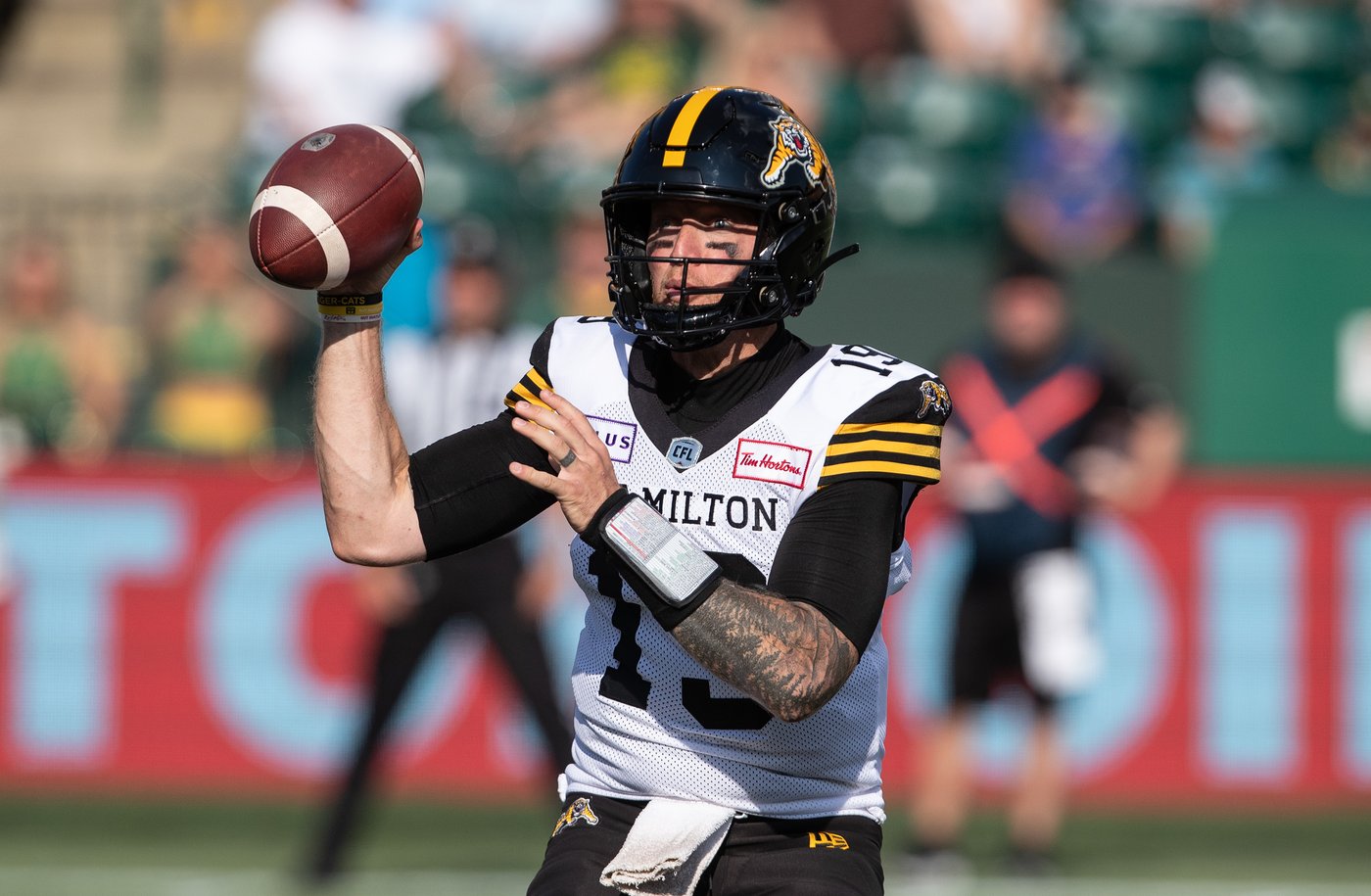 Bo Levi Mitchell se lève et les Tigers-Cats battent le Rouge et Noir 37-21