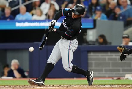 Edwards cogne trois triples et les Marlins écrasent les Blue Jays, 15-5