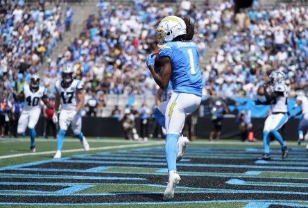 Herbert lance deux passes de touché et les Chargers écrasent les Panthers 26-3