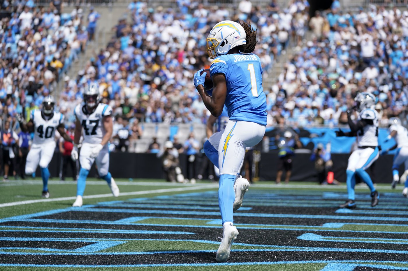 Herbert lance deux passes de touché et les Chargers écrasent les Panthers 26-3