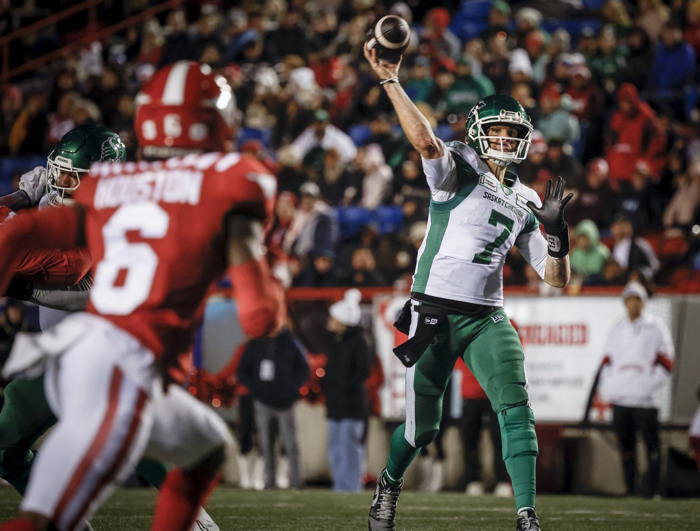 Les Roughriders viennent à bout des Stampeders 37-29 à Calgary