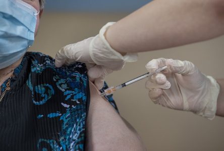 Santé Canada approuve le vaccin mis à jour de Novavax contre la COVID-19