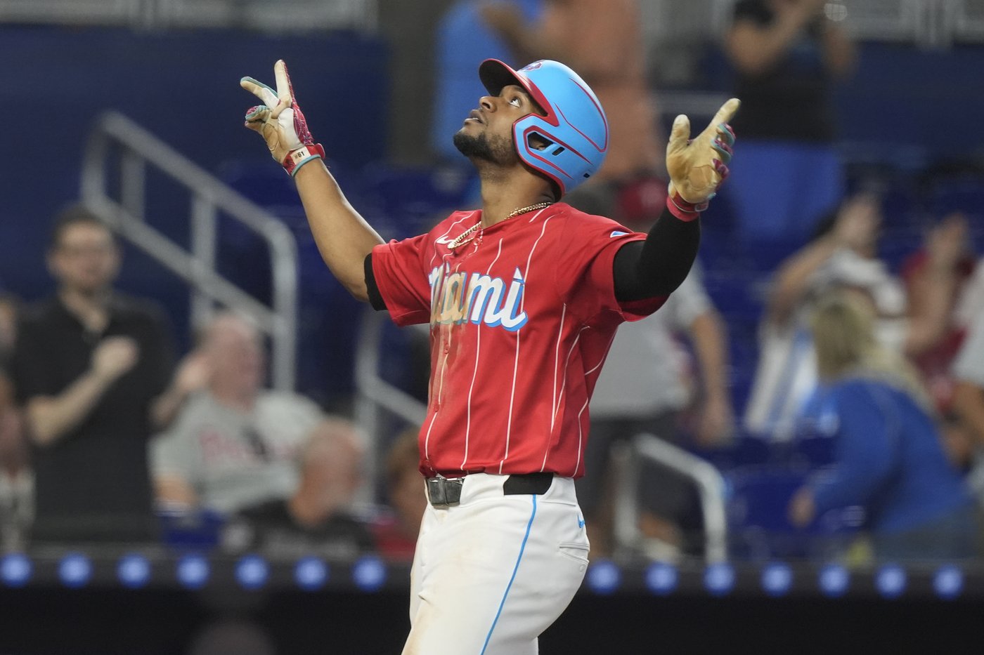 Lopez à un triple d’un carrousel dans la victoire de 9-5 des Marlins sur les Phillies