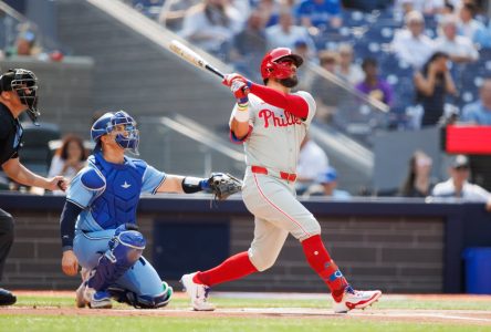 Schwarber cogne un autre circuit et les Phillies battent les Blue Jays 4-2