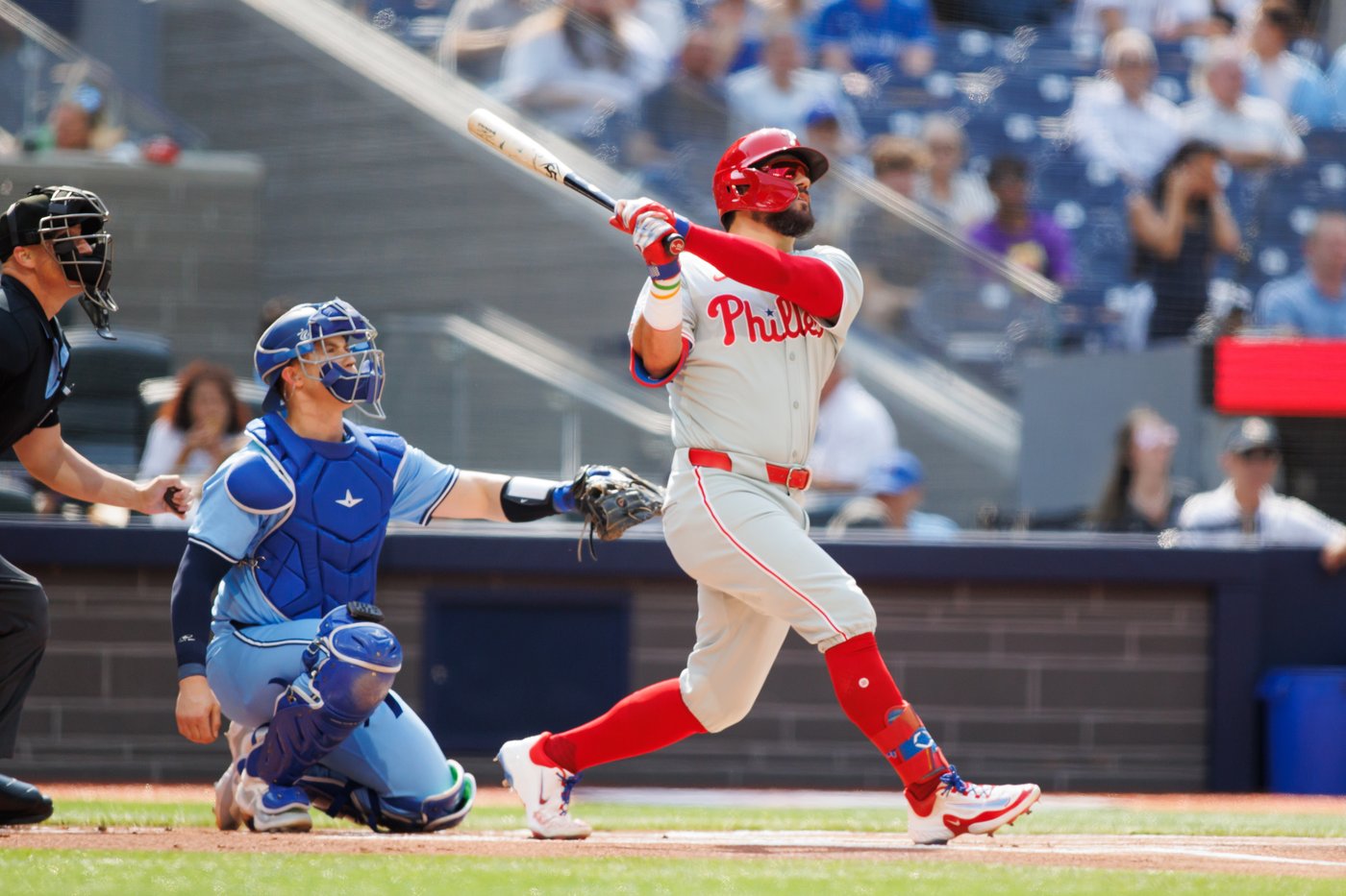 Schwarber cogne un autre circuit et les Phillies battent les Blue Jays 4-2