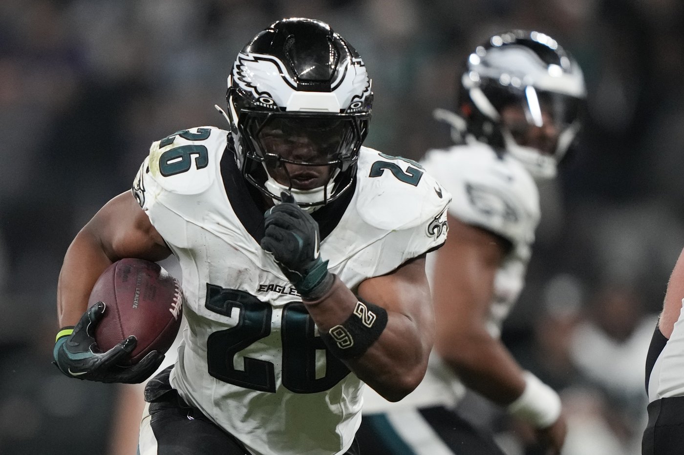 Barkley marque 3 touchés et les Eagles défont les Packers 34-29 au Brésil