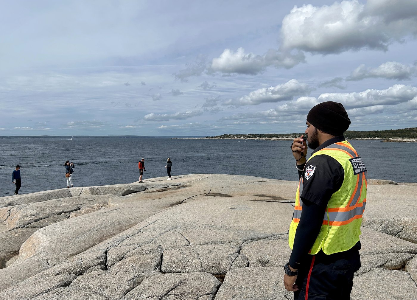 De nombreux visiteurs de la Peggy’s Cove ignorent le danger mortel de l’océan