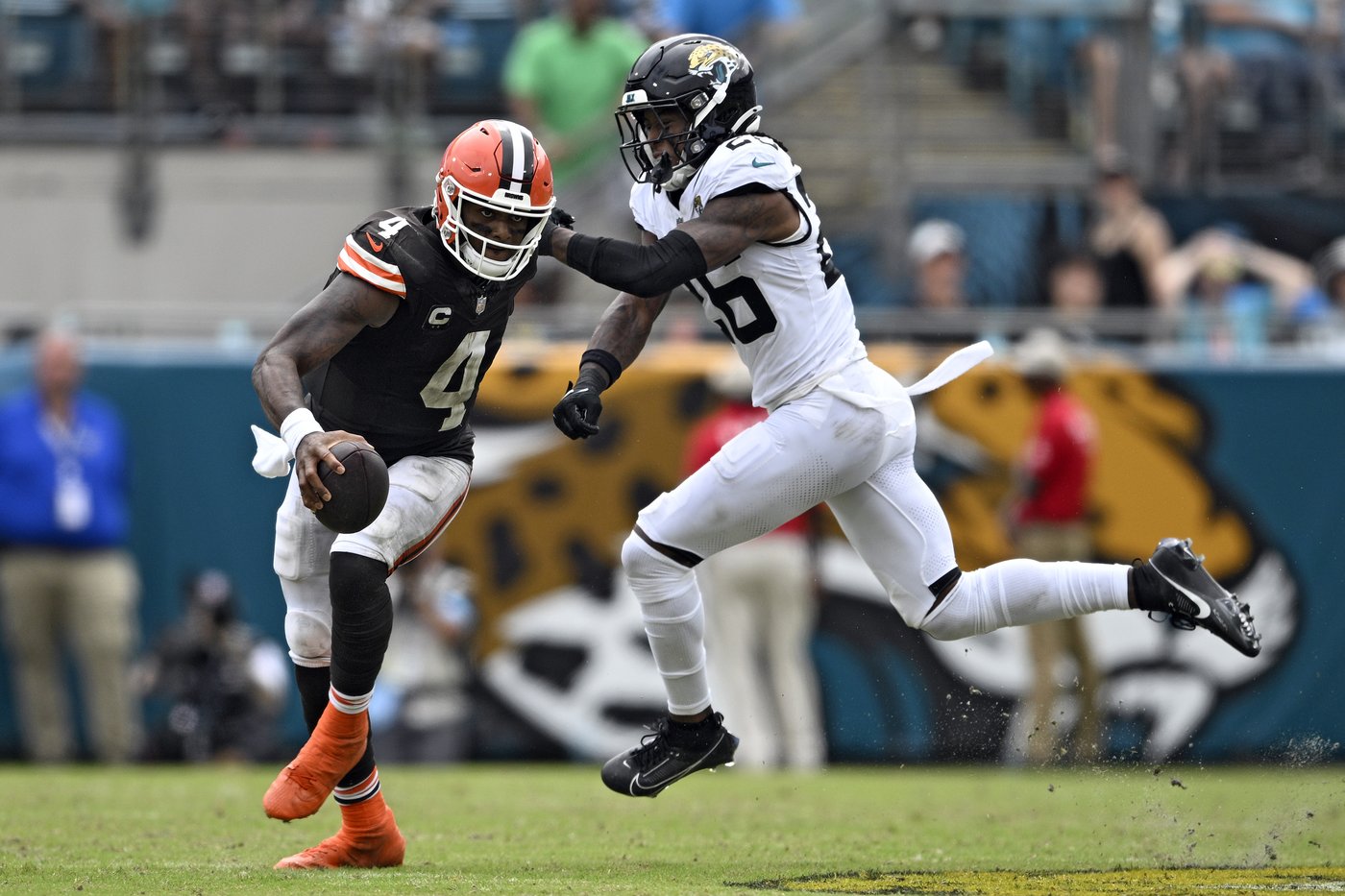 Deshaun Watson marque un touché et les Browns battent les Jaguars 18-13