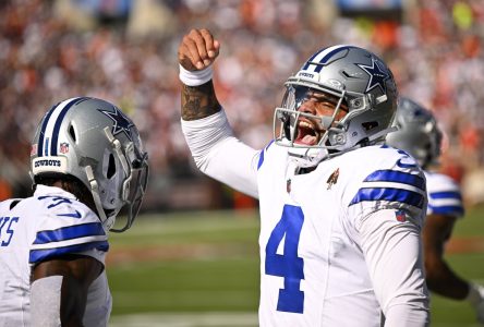 Dak Prescott mène les Cowboys à une victoire de 33-17 contre les Browns