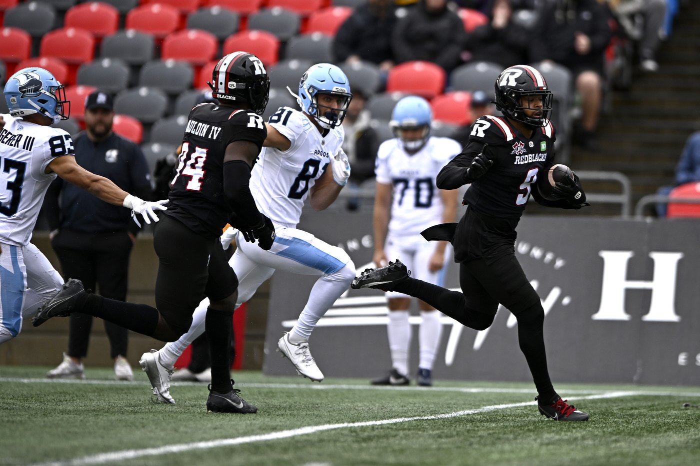 Damon Webb mène le Rouge et Noir à une victoire de 41-27 contre les Argonauts