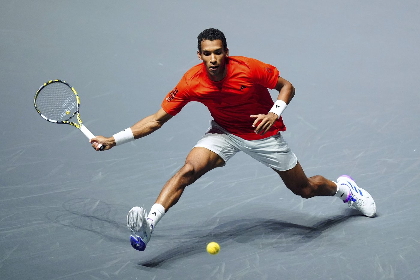 Coupe Davis: Le Canada qualifié pour les quarts grâce à Shapovalov et Auger-Aliassime