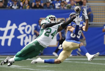 Les Blue Bombers grimpent au sommet dans l’Ouest en défaisant les Roughriders 26-21