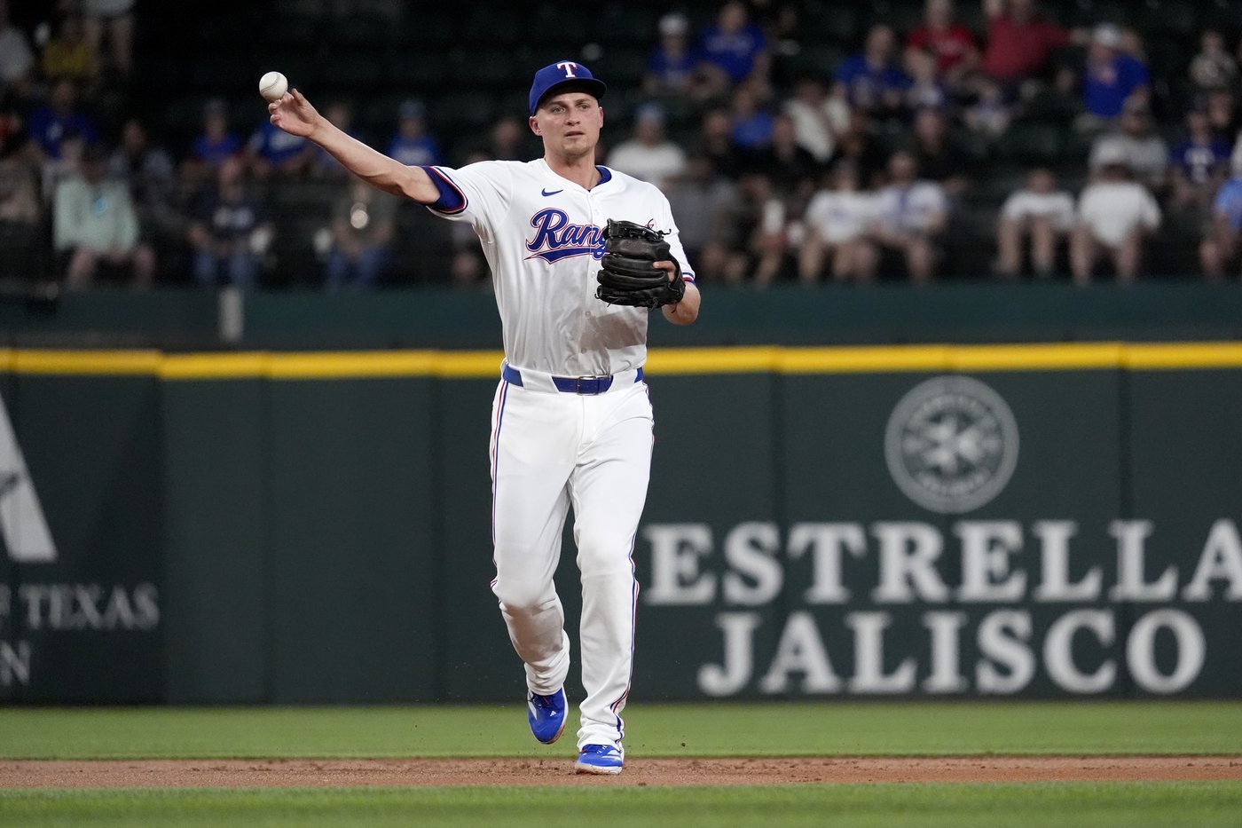 La saison est terminée pour l’arrêt-court Corey Seager, des Rangers