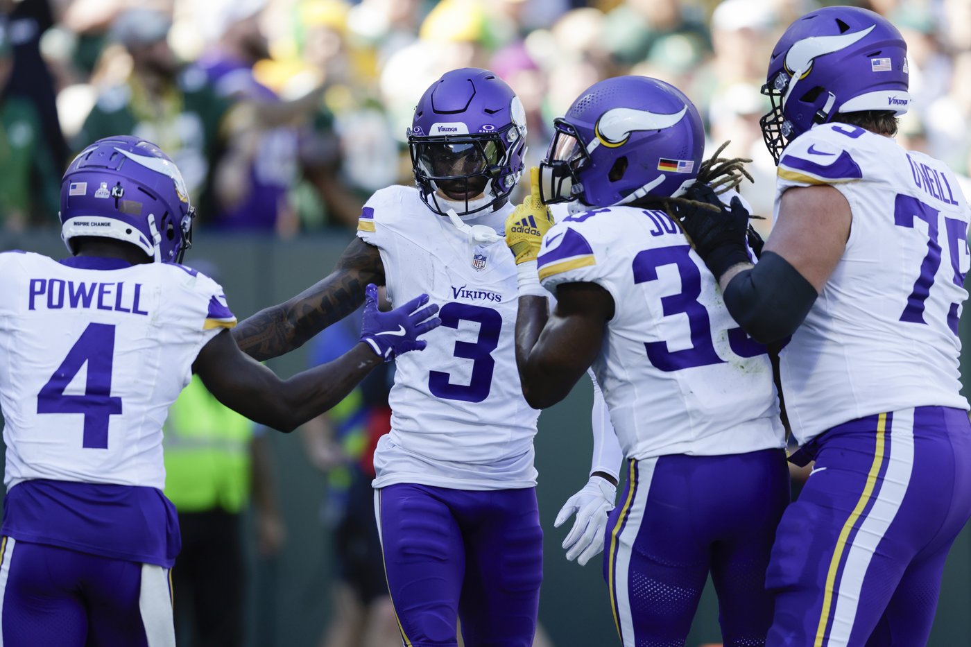 Darnold et les Vikings s’accrochent pour rester invaincus en quatre sorties