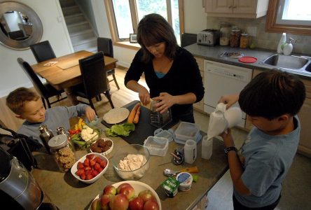 Préparer la boîte à lunch des enfants difficiles pose un défi aux parents