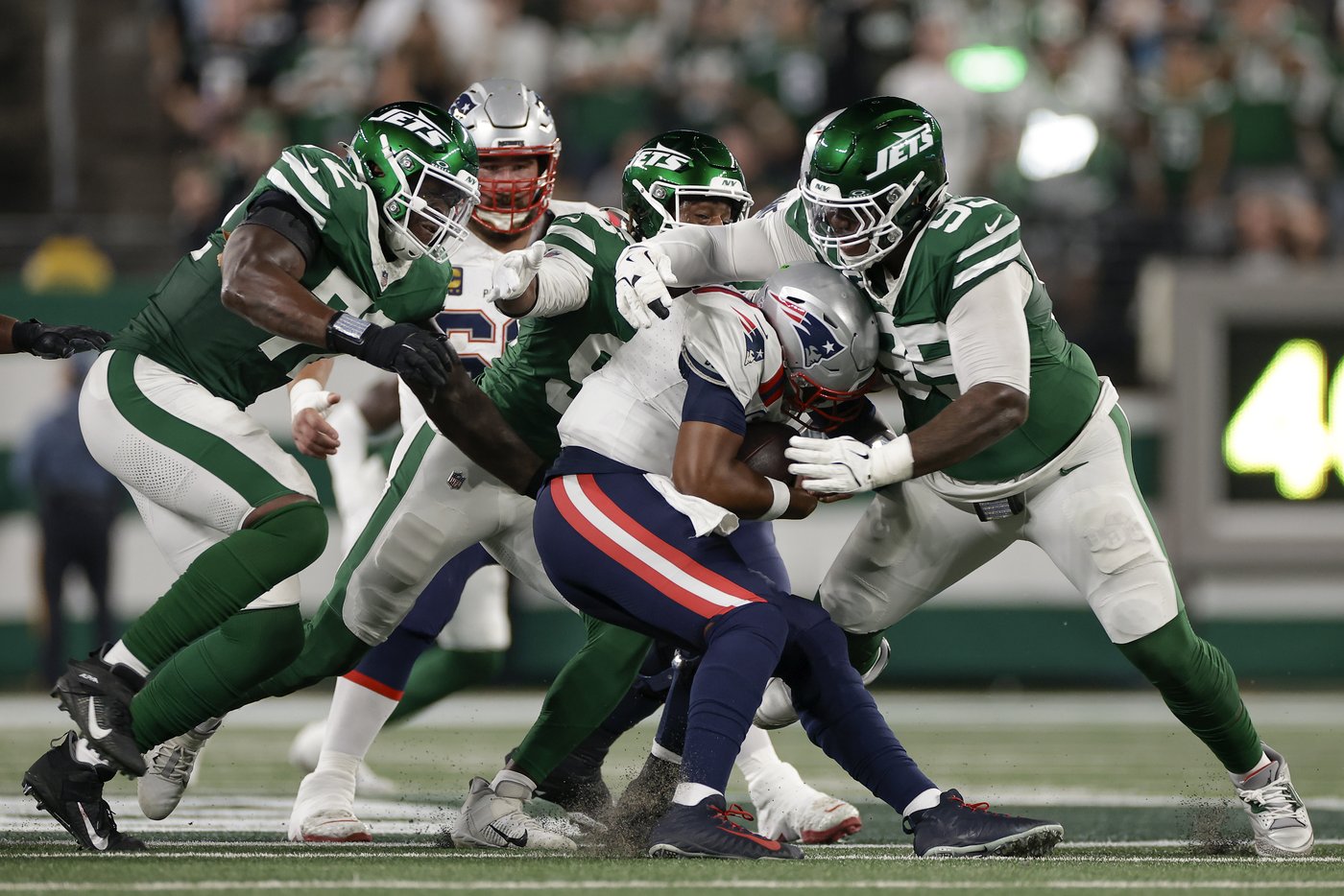 L’entraîneur-chef des Patriots Jerod Mayo garde sa confiance envers Jacoby Brissett