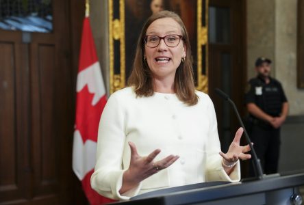 Karina Gould jette les gants en traitant Pierre Poilievre de «fraudeur»