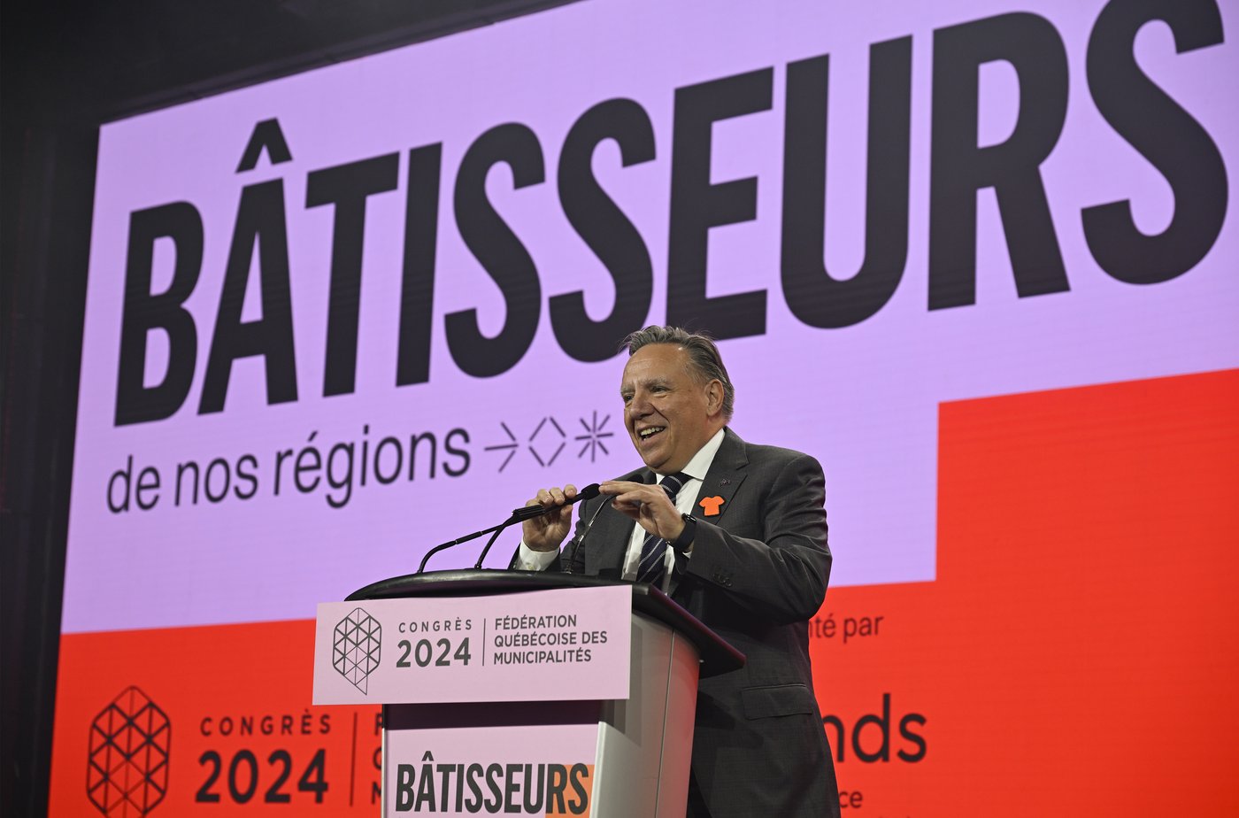 François Legault fait miroiter «une renaissance industrielle» aux régions du Québec