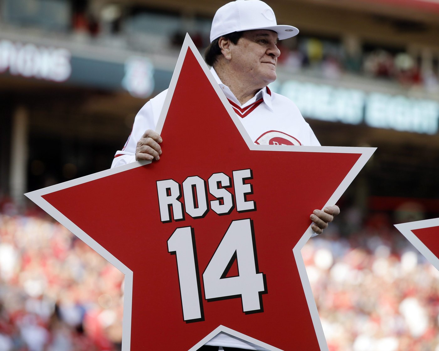 Pete Rose, le meneur du baseball majeur pour les coups sûrs, est décédé à 83 ans