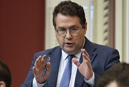 Bernard Drainville veut des buttes de neige dans les cours d’école