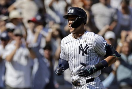 Aaron Judge frappe son 53e circuit et les Yankees battent les Red Sox 5-2