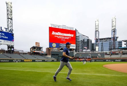 Shohei Ohtani pourrait lancer lors des séries, laisse planer Dave Roberts