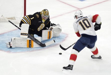 Le gardien Jeremy Swayman signe un contrat de huit ans et 66M $ avec les Bruins