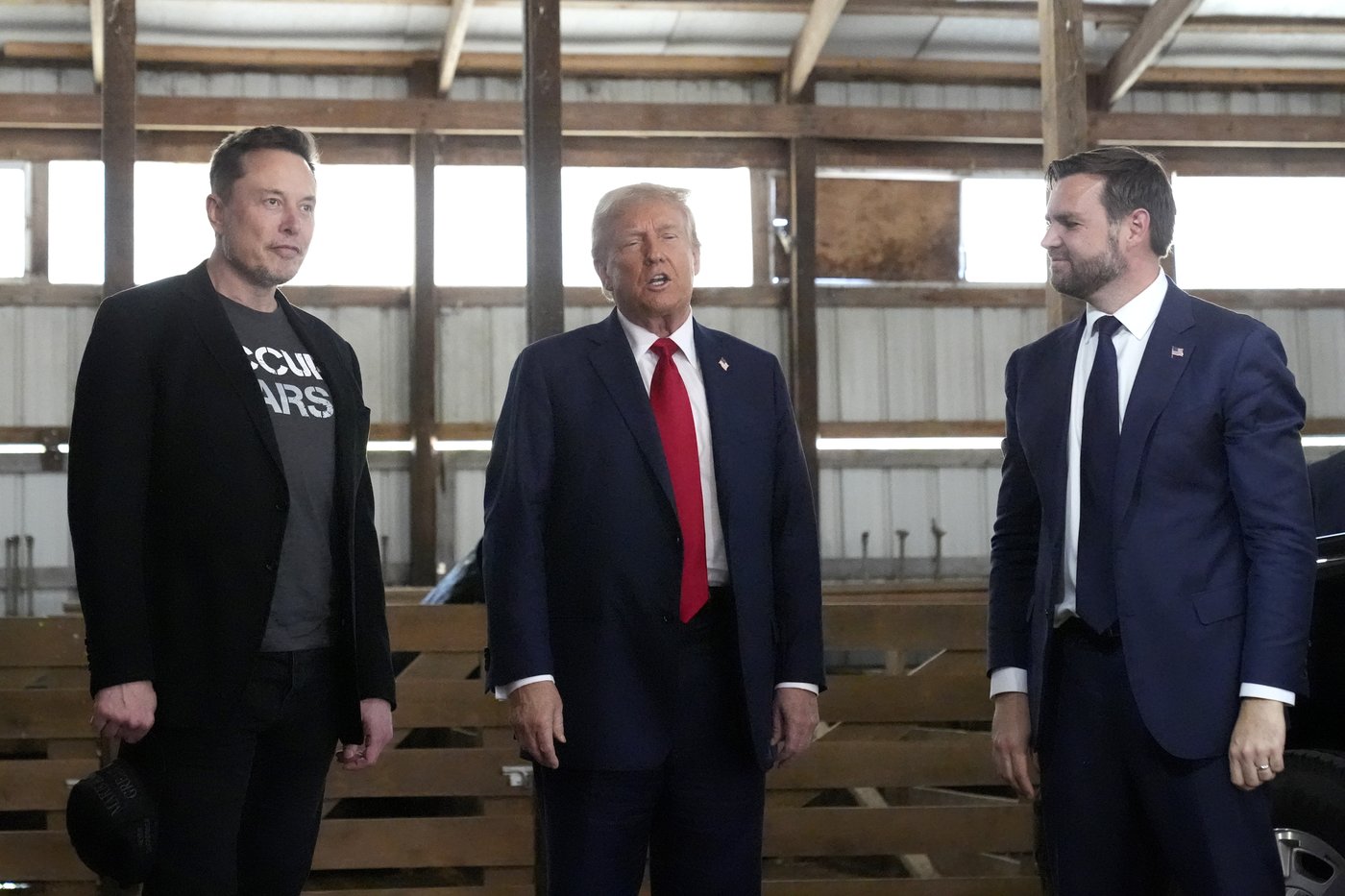 Le milliardaire Elon Musk apparaît aux côtés de Donald Trump pour la première fois