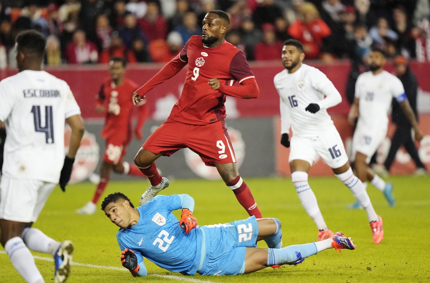 Un but tardif de Jonathan David mène le Canada à une victoire de 2-1 face au Panama