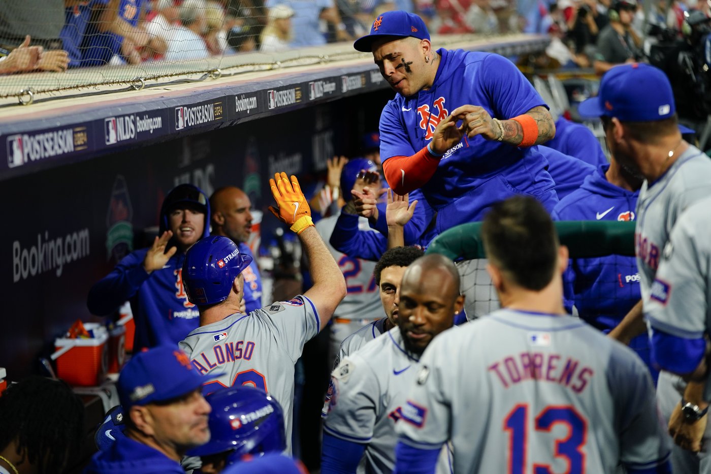 Les Mets explosent en huitième manche et battent les Phillies 6-2