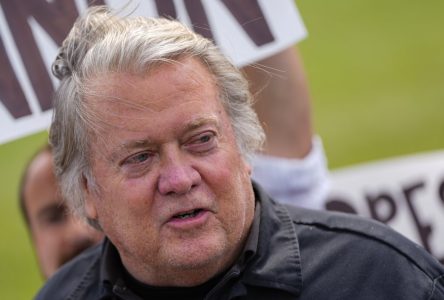 Steve Bannon, un allié de Donald Trump, est libéré de prison après quatre mois