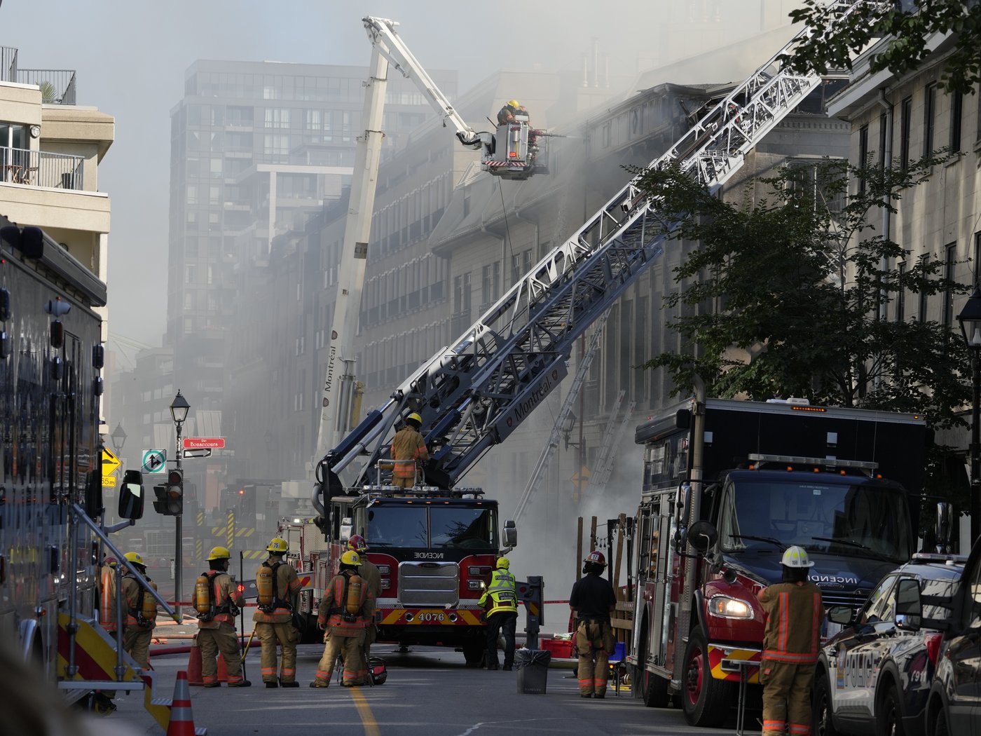 Deux décès confirmés dans l’incendie d’un édifice du Vieux-Montréal