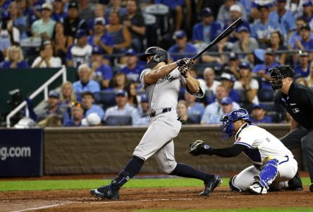 Giancarlo Stanton fait la différence dans un gain de 3-2 des Yankees sur les Royals