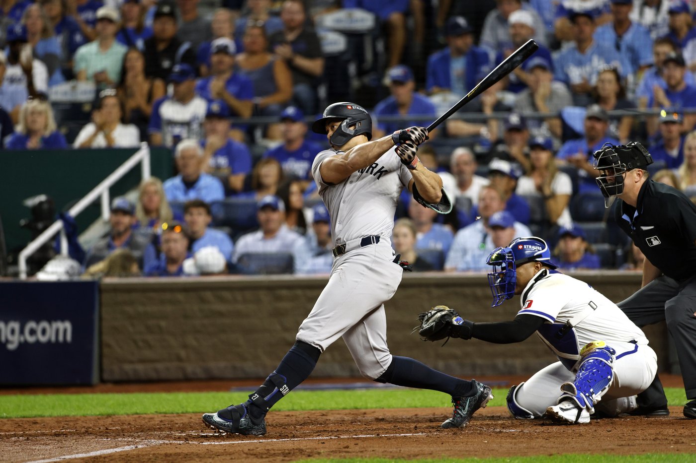 Giancarlo Stanton fait la différence dans un gain de 3-2 des Yankees sur les Royals