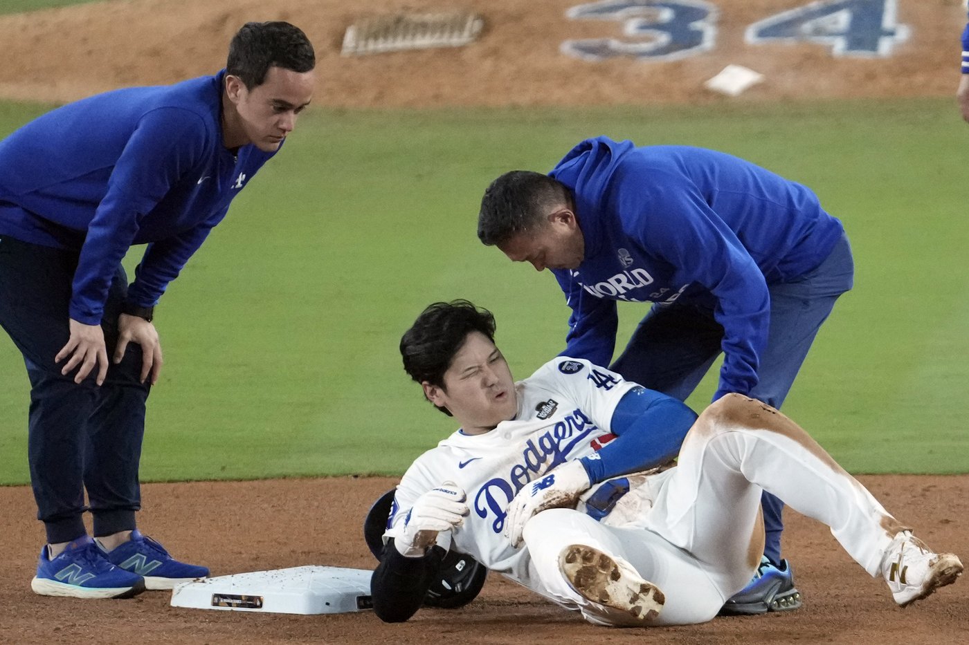 Shohei Ohtani se blesse au bras gauche en glissant au deuxième coussin