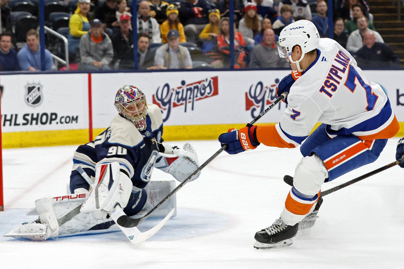 Merzlikins stoppe 28 tirs et les Blue Jackets blanchissent les Islanders 2-0