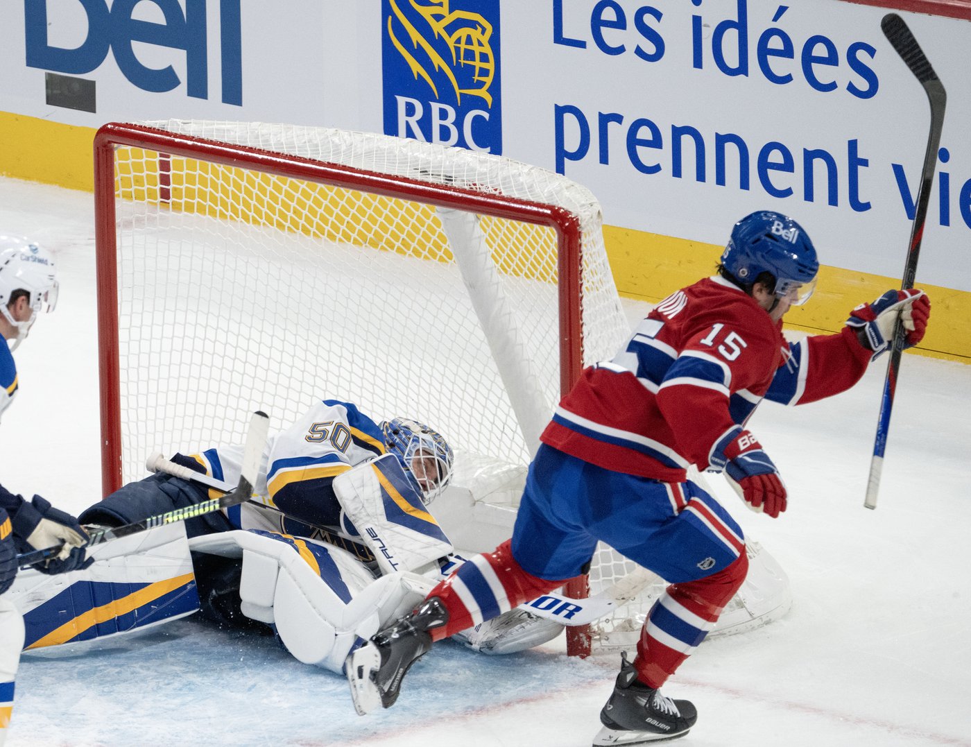 Newhook brise l’impasse et le Canadien passe le test en battant les Blues 5-2