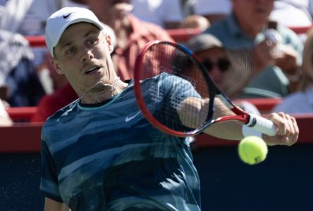 Shapovalov défait Sonego et passe au deuxième tour au Masters de Shanghai