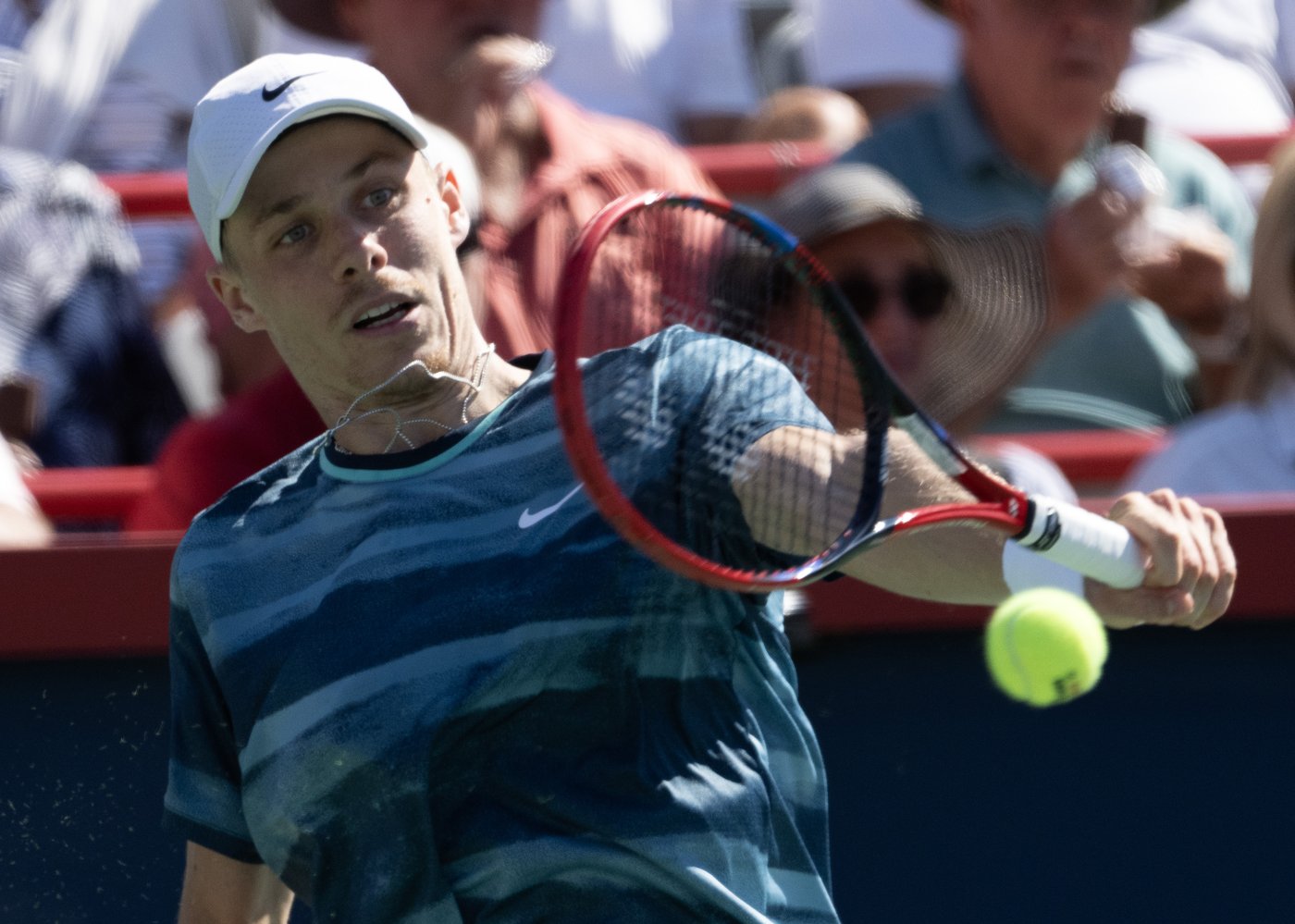 Shapovalov défait Sonego et passe au deuxième tour au Masters de Shanghai