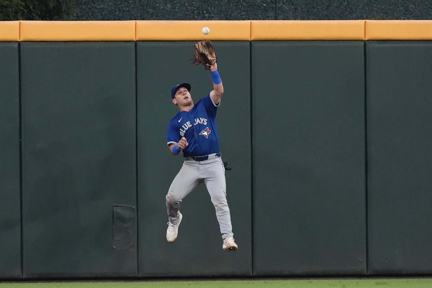 Blue Jays: Varsho et Clement candidats à un Gant d’or dans l’Américaine