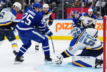 Jordan Binnington effectue 40 arrêts, les Blues défont les Maple Leafs 5-1