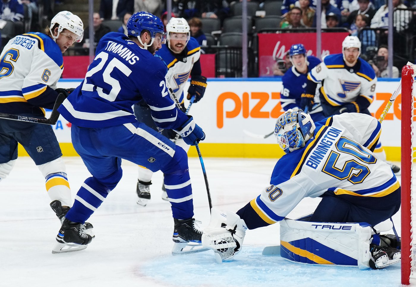 Jordan Binnington effectue 40 arrêts, les Blues défont les Maple Leafs 5-1