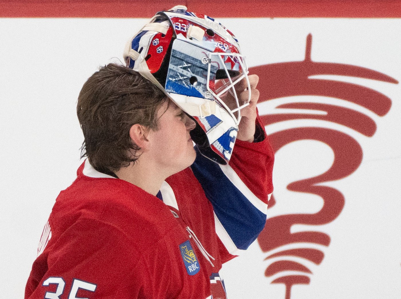 Montembeault cède cinq fois sur 10 tirs et le Kraken écrase le Canadien 8-2