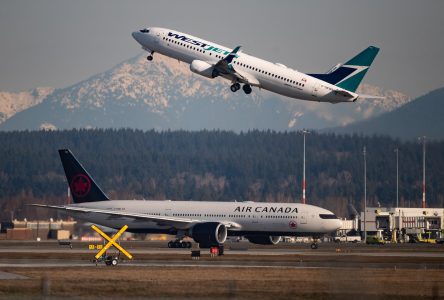 Le Bureau de la concurrence réclame des renseignements à Air Canada et à WestJet