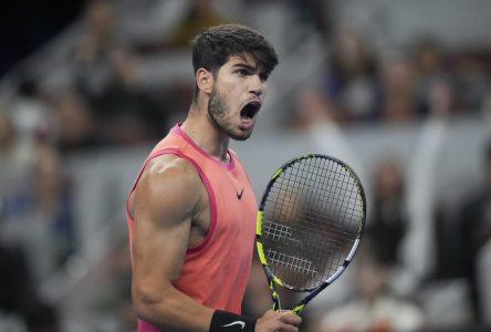 Alcaraz défait Sinner 6-7 (6), 6-4, 7-6 (3) en finale et remporte l’Omnium de Chine